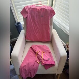 Figs Catarina top XS and Zamora joggers XS tall